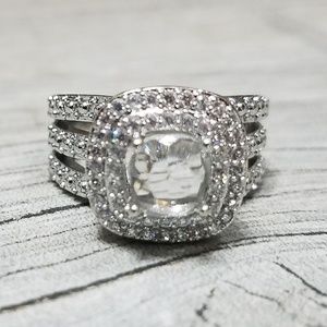 Cocktail or engagement ring